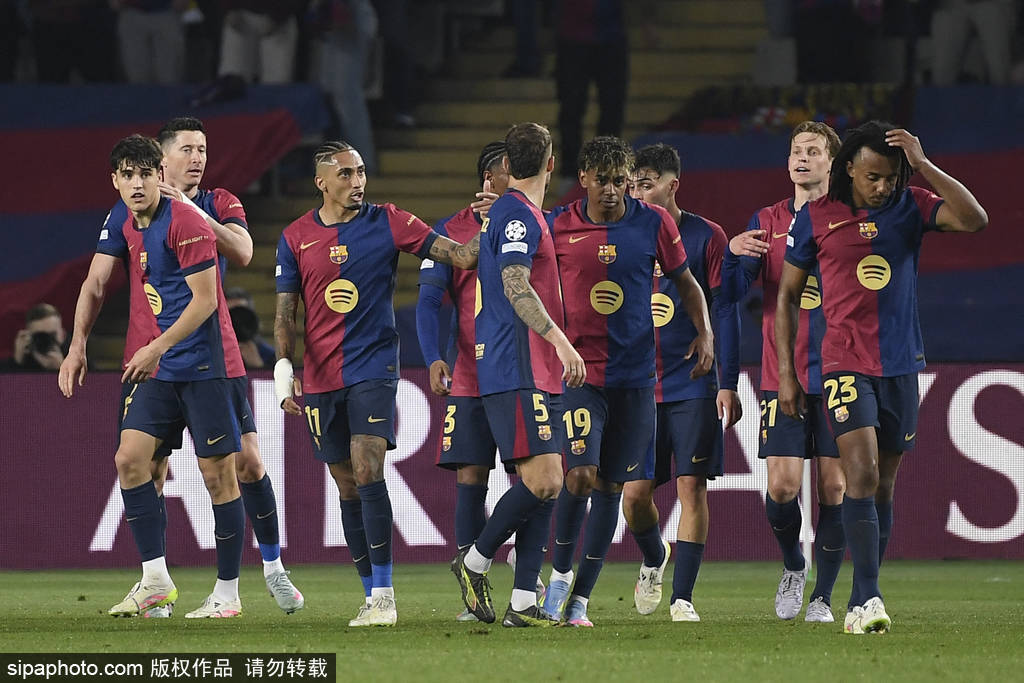 南美洲球会杯_欧冠-莱万2球弑旧主亚马尔拉菲尼亚破门 巴萨4-0多特