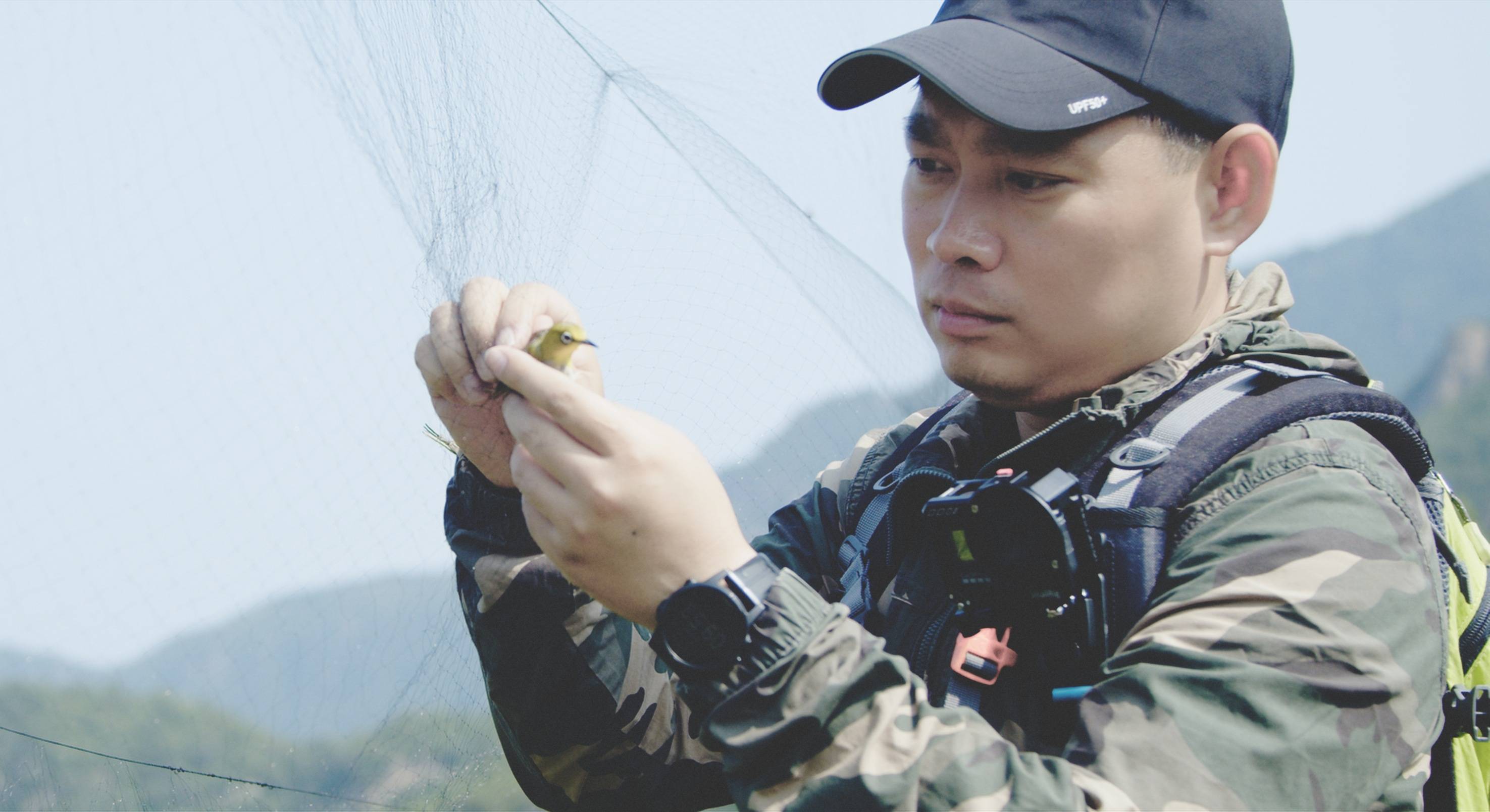 皇冠信用网注册开通_森林警察韩孟祺：乔装成驴友潜伏密林中皇冠信用网注册开通，抓获“粘鸟”嫌疑人