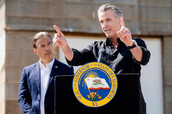 皇冠足球管理平台出租_加州州长：我们不是美国皇冠足球管理平台出租，对中国伸出开放之手