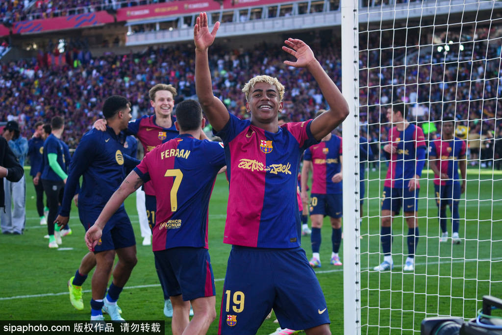 正版皇冠信用网开户_赛季四杀正版皇冠信用网开户！西甲-姆巴佩戴帽拉菲2球 巴萨4-3皇马7分领跑