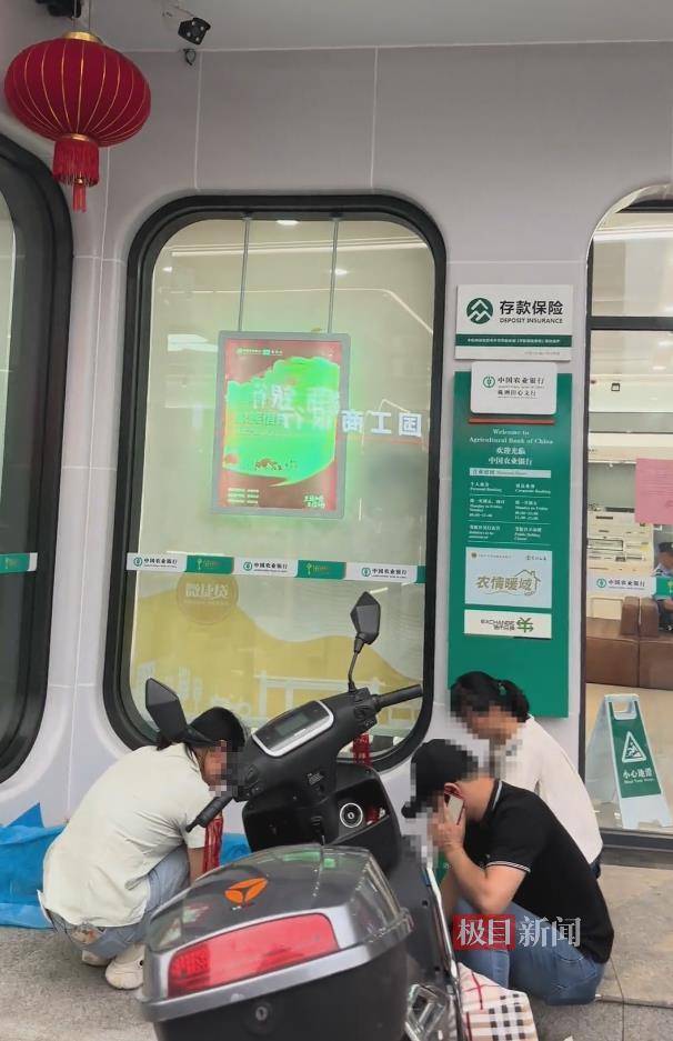 皇冠信用网登2代理_家属称重病妇女被要求“本人到银行”才能取款皇冠信用网登2代理，办理业务过程中人突然去世，株洲多方回应