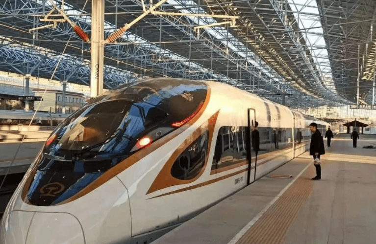 皇冠信用网会员注册网址_重磅！超260万美籍华人回国皇冠信用网会员注册网址，绿卡、高薪都留不住，美国这下慌了