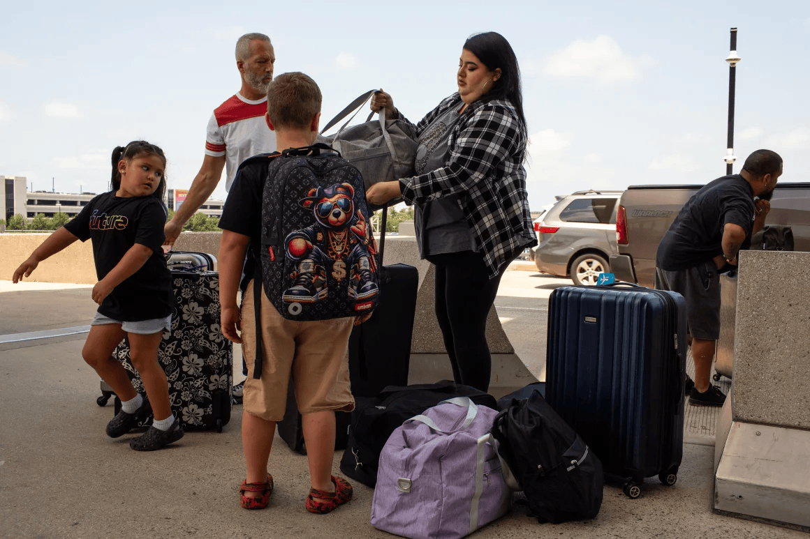 五大联赛所属的国家_一家人自愿被驱逐出美国：“留在这里是一场赌博”