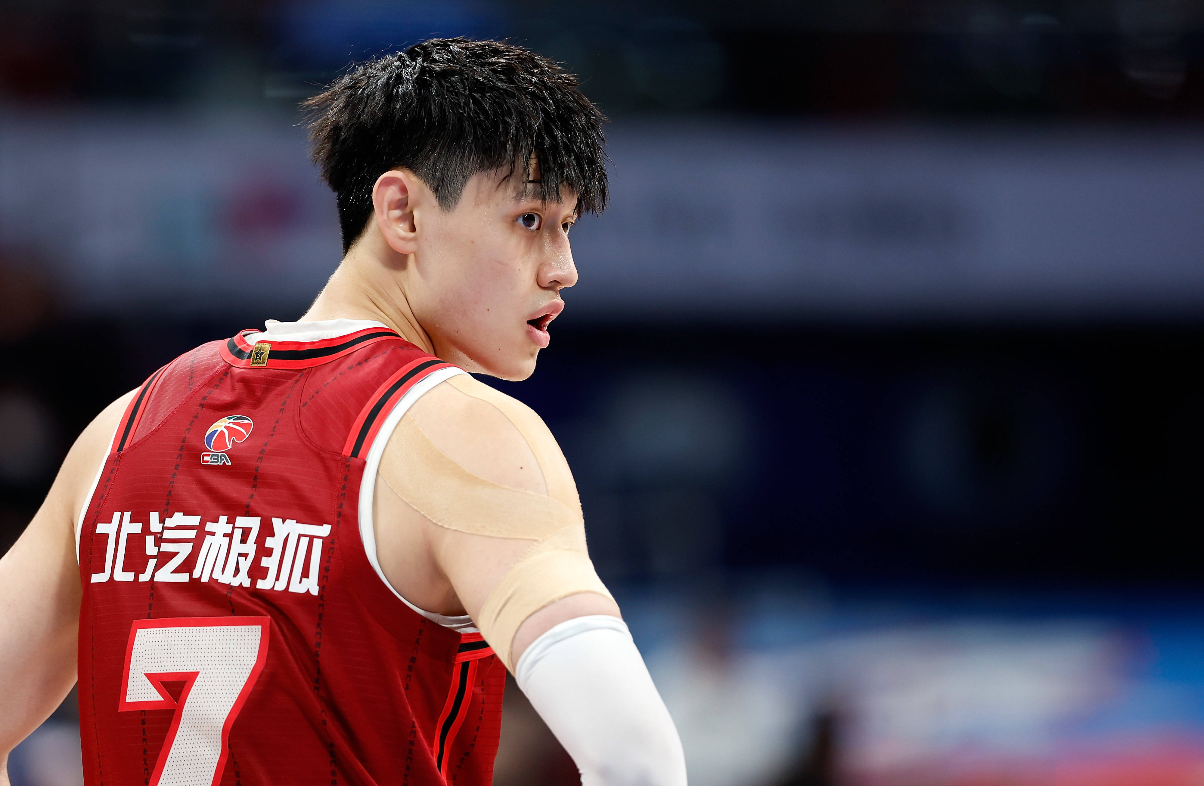 哥伦比亚甲组联赛_美记：曾凡博是篮网最后一个双向合同的头号人选