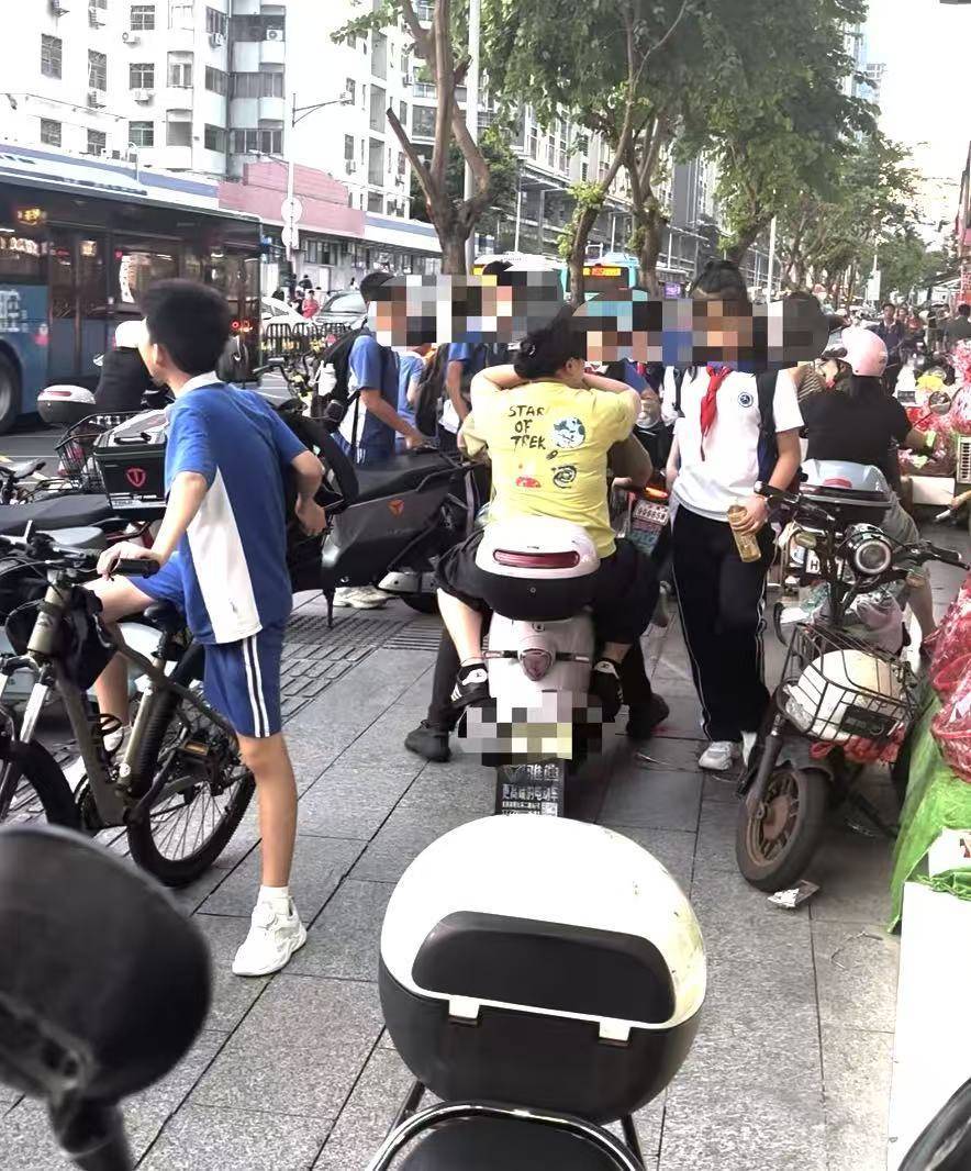 皇冠信用网押金多少_深圳一医院门口被指“举步维艰”皇冠信用网押金多少！整治后记者实探:仍很堵