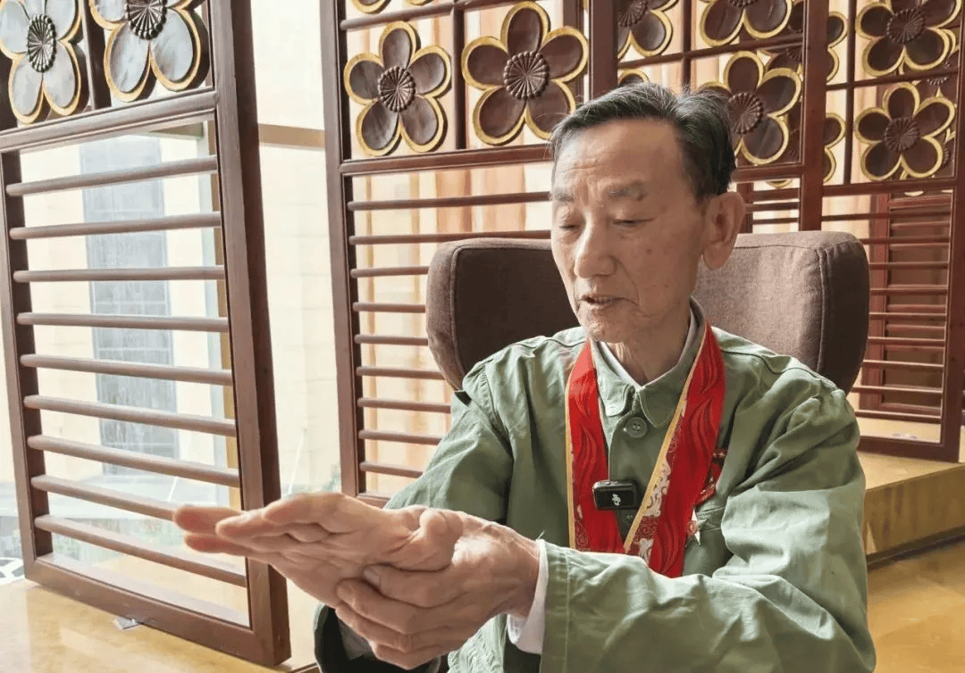 皇冠信用盘可以占几成_“老先生皇冠信用盘可以占几成，您把项链取下来再做CT”