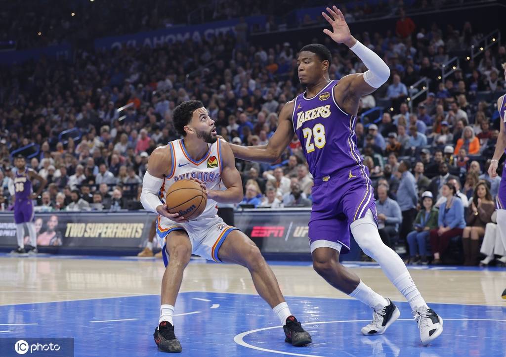 hga035会员注册_SGA三节30+9东契奇19+7+7 湖人半场被打花惨败雷霆