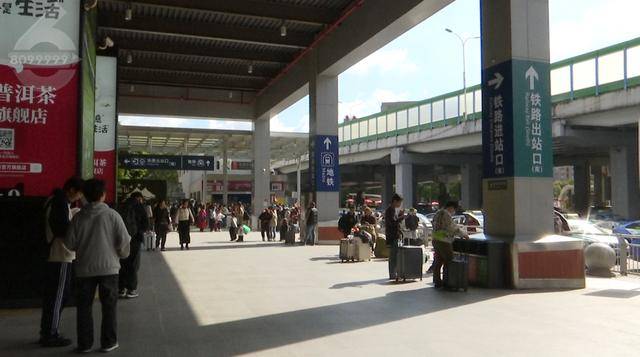 皇冠信用开户_紧急！正要出站皇冠信用开户，两名14岁少女在昆明火车站被民警拦截…