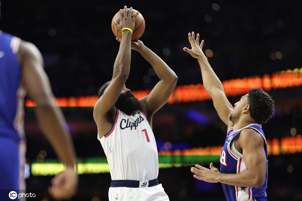 如何注册皇冠足球代理_快船76人裁判报告：漏判哈登三分绝杀出手被打手