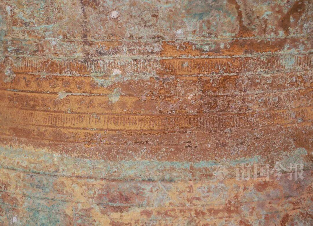 皇冠信用登2代理_柳州钓鱼阿叔竹林挖蚯蚓皇冠信用登2代理，竟挖出千年前的“大宝贝”！