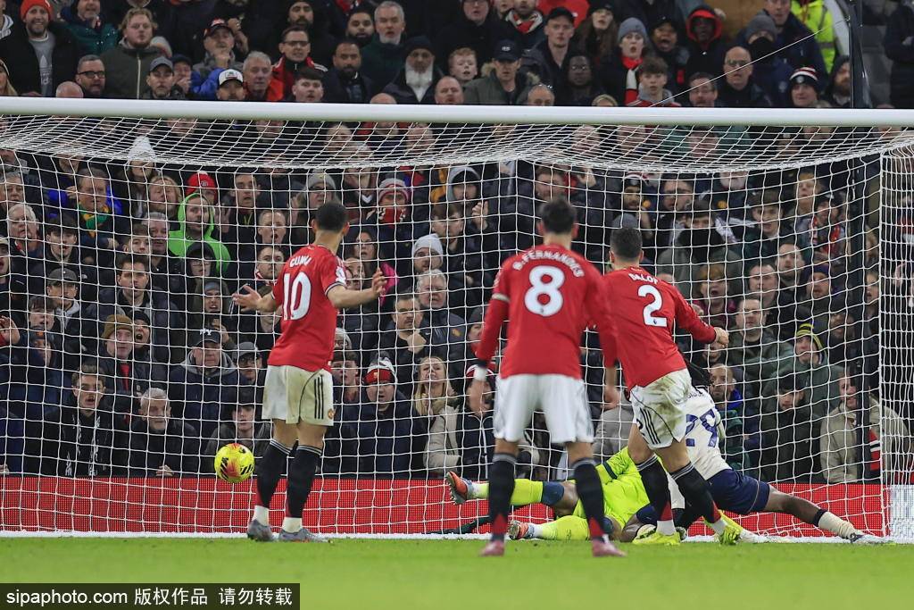 怎么申请皇冠信用网_利桑德罗·马丁内斯：戴上队长袖标怎么申请皇冠信用网，曼联新篇章的开端