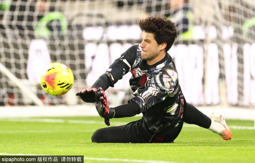 皇冠信用网怎么申请_16脚狂轰难破铁壁！21岁废柴1球封神皇冠信用网怎么申请，曼联绝境逆袭藏玄机