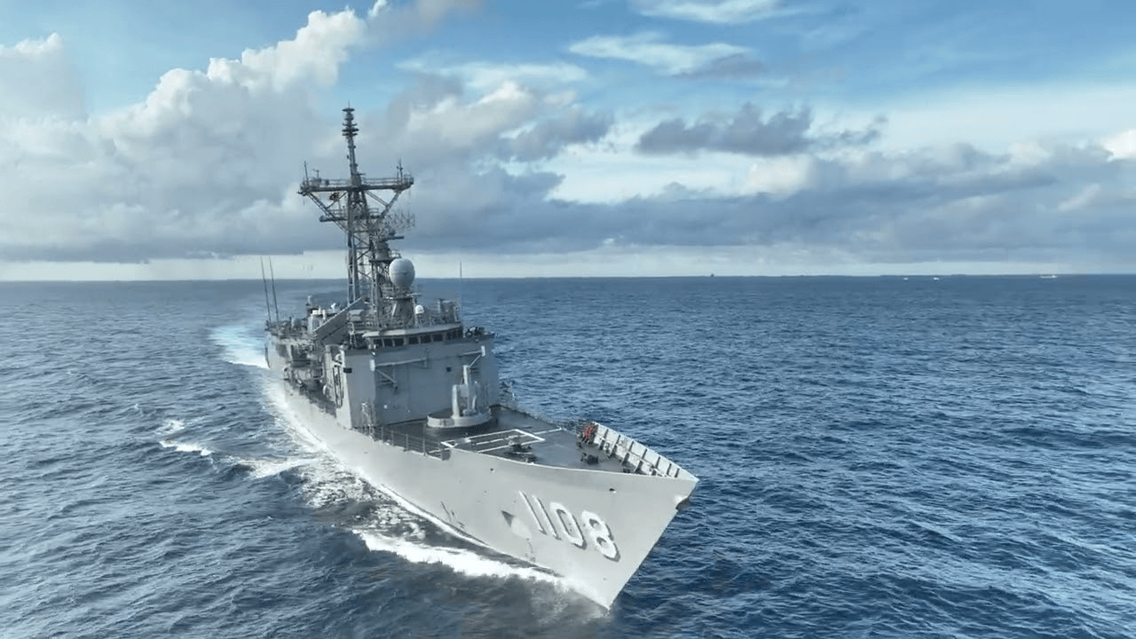 皇冠信用网押金多少_凌晨3点屏东以南发生激烈对峙皇冠信用网押金多少，052D不顾阻扰，强行压向台护卫舰！