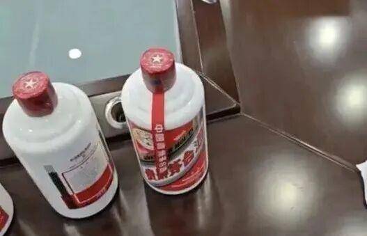 皇冠账号注册
_男子自带3瓶茅台全被服务员掉包皇冠账号注册
,开席时发现日期、批次均不符