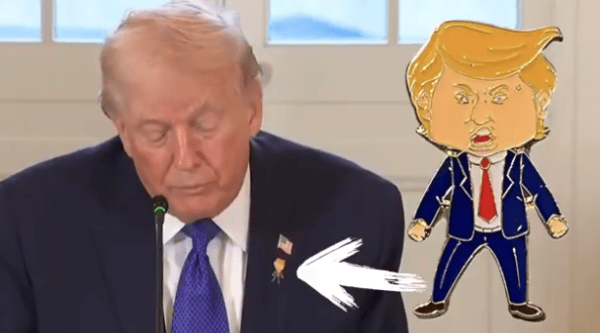 皇冠信用网_特朗普直接把纸条内容念出来了皇冠信用网，鲁比奥快“碎”了…