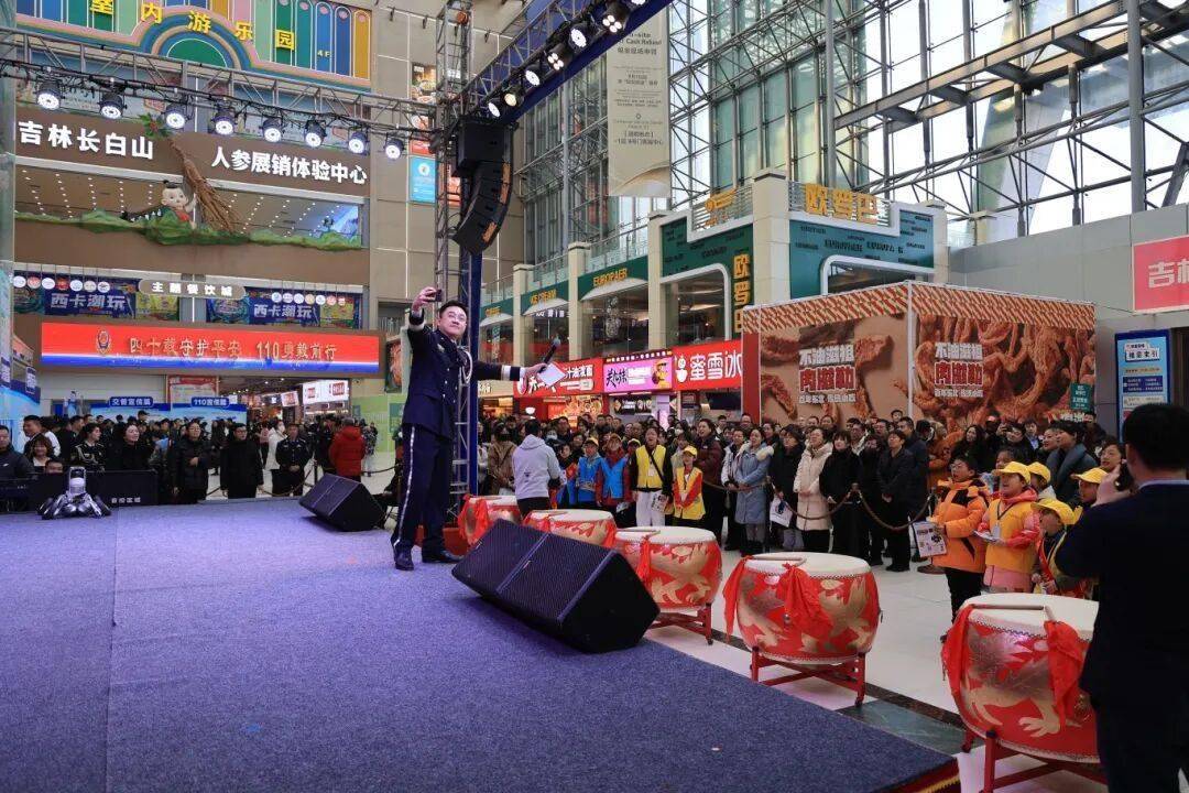 新2网址_吉林省公安厅暨长春市公安局举行庆祝第六个中国人民警察节暨第四十个“110宣传日”活动